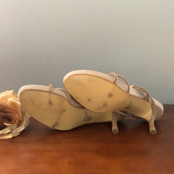 COLIN STUART GENUINE two tone leather mid wooden heel slides. Size 7. - Picture 3 of 3